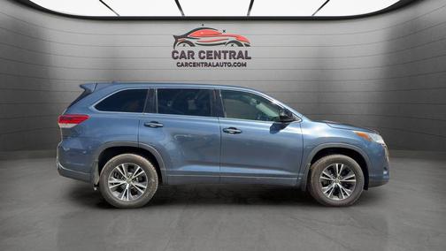 Shoreline Blue Pearl 2017 Toyota Highlander LE Plus