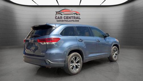 Shoreline Blue Pearl 2017 Toyota Highlander LE Plus