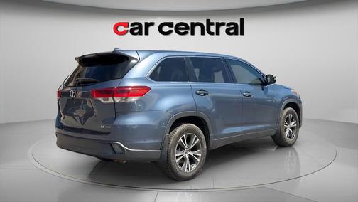 Shoreline Blue Pearl 2017 Toyota Highlander LE Plus