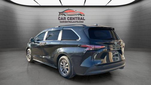 2021 Toyota Sienna LE