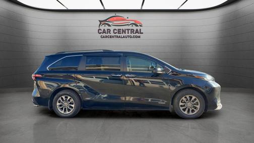 Midnight Black Metallic 2021 Toyota Sienna LE