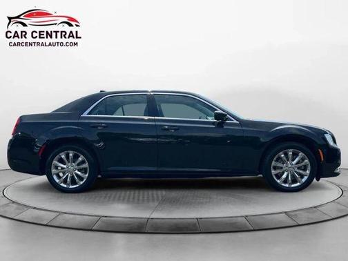 2017 Chrysler 300 Limited