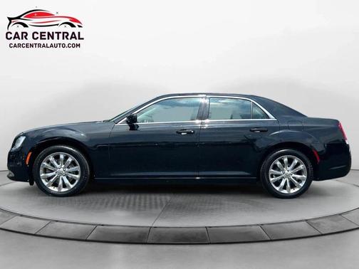 2017 Chrysler 300 Limited