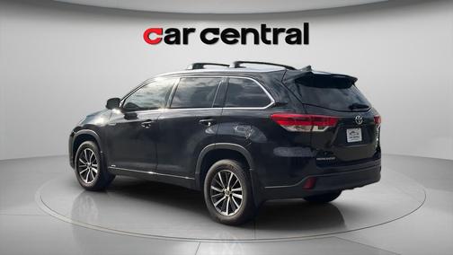 Midnight Black Metallic 2018 Toyota Highlander Hybrid XLE