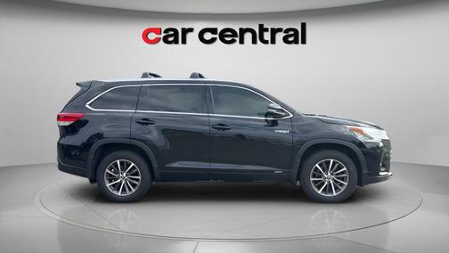 Midnight Black Metallic 2018 Toyota Highlander Hybrid XLE