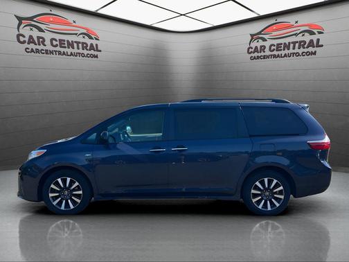 2018 Toyota Sienna XLE
