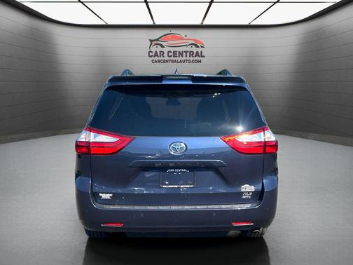 2018 Toyota Sienna XLE