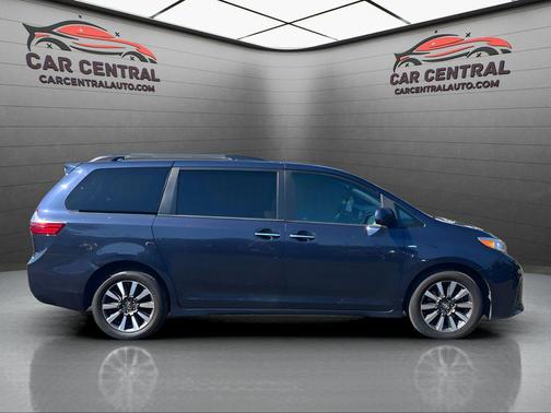 2018 Toyota Sienna XLE