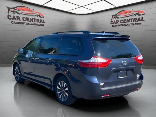 2018 Toyota Sienna XLE