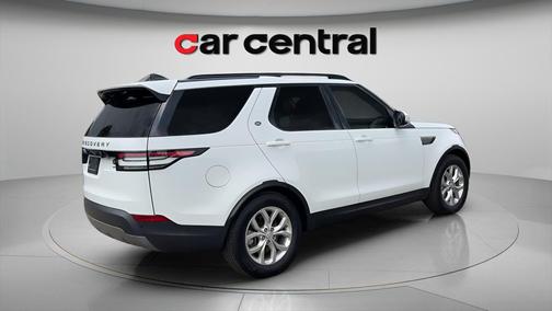 White 2019 Land Rover Discovery SE