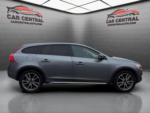 2016 Volvo V60 Cross Country T5 Platinum