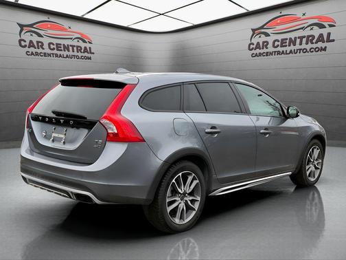 2016 Volvo V60 Cross Country T5 Platinum