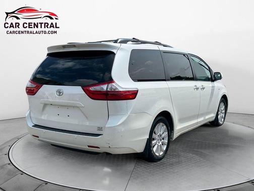 2016 Toyota Sienna XLE