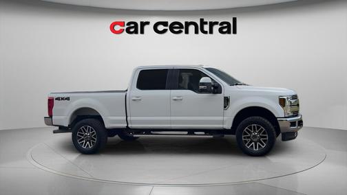 Oxford White 2019 Ford F-250 Lariat