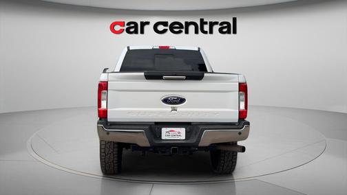 Oxford White 2019 Ford F-250 Lariat