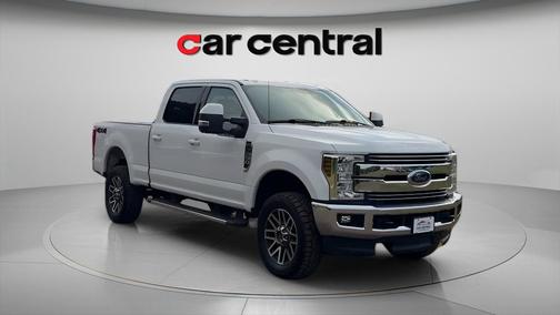 Oxford White 2019 Ford F-250 Lariat