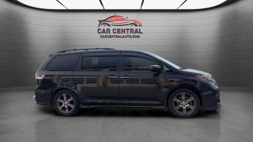 Midnight Black Metallic 2017 Toyota Sienna SE Premium