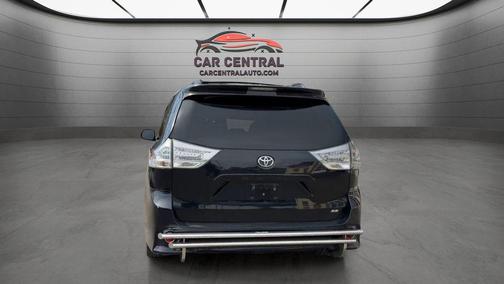 Midnight Black Metallic 2017 Toyota Sienna SE Premium