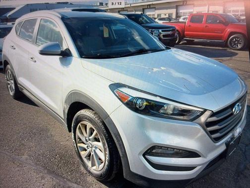 2016 Hyundai TUCSON SE