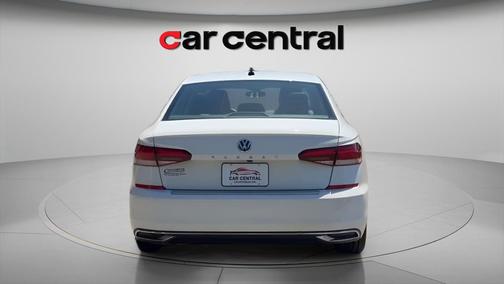 Pure White 2021 Volkswagen Passat 2.0T SE