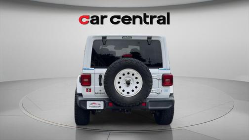 Bright White Clearcoat 2018 Jeep Wrangler Unlimited Sahara