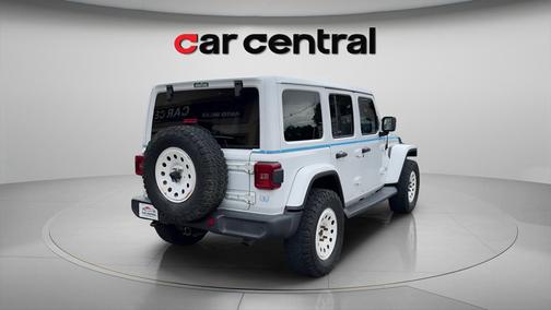 Bright White Clearcoat 2018 Jeep Wrangler Unlimited Sahara