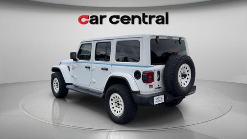 Bright White Clearcoat 2018 Jeep Wrangler Unlimited Sahara