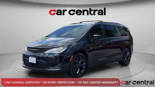Brilliant Black Crystal Pearlcoat 2018 Chrysler Pacifica Touring-L Plus
