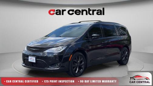 Brilliant Black Crystal Pearlcoat 2018 Chrysler Pacifica Touring-L Plus
