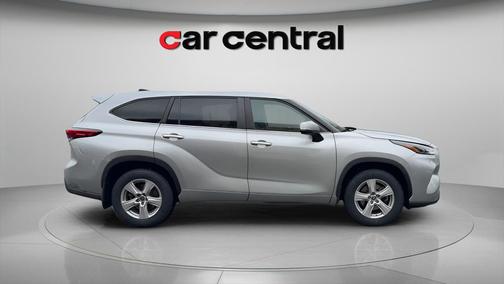 Celestial Silver Metallic 2023 Toyota Highlander LE