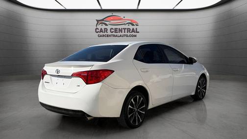 Super White 2017 Toyota Corolla SE