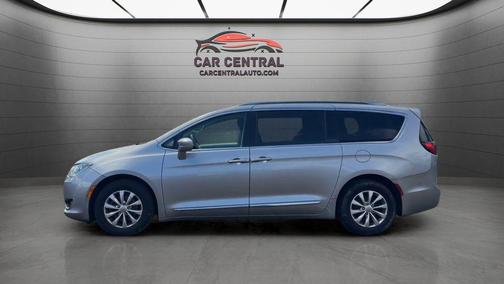 Billet Silver Metallic Clearcoat 2019 Chrysler Pacifica Touring L