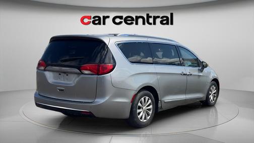 Billet Silver Metallic Clearcoat 2019 Chrysler Pacifica Touring L