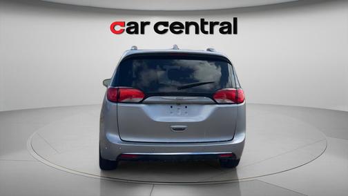 Billet Silver Metallic Clearcoat 2019 Chrysler Pacifica Touring L