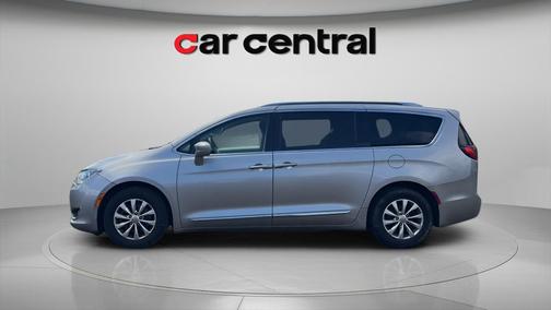 Billet Silver Metallic Clearcoat 2019 Chrysler Pacifica Touring L