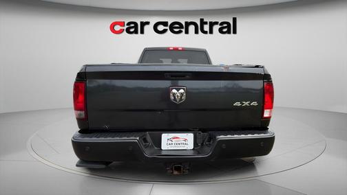 Brilliant Black Crystal Pearlcoat 2018 RAM 2500 Tradesman Crew Cab 4x4 6'4' Box