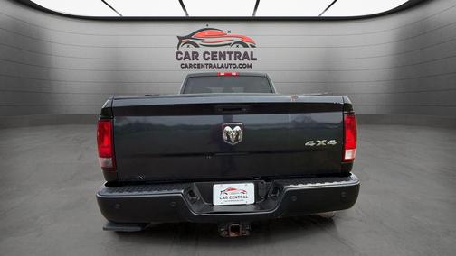 Brilliant Black Crystal Pearlcoat 2018 RAM 2500 Tradesman Crew Cab 4x4 6'4' Box