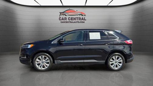 Black Metallic 2022 Ford Edge Titanium