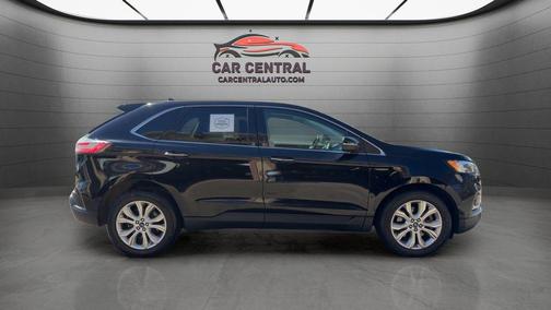 Black Metallic 2022 Ford Edge Titanium