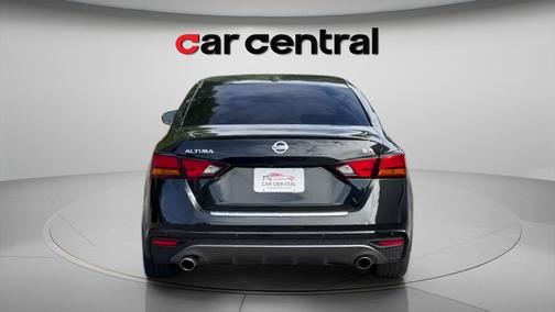 Super Black Clearcoat 2022 Nissan Altima SR FWD