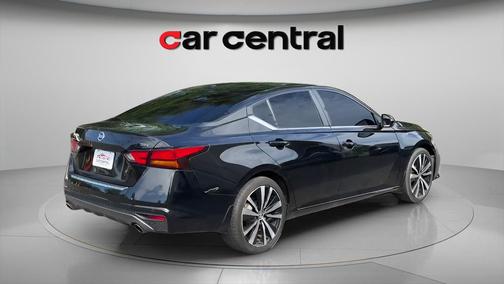 Super Black Clearcoat 2022 Nissan Altima SR FWD