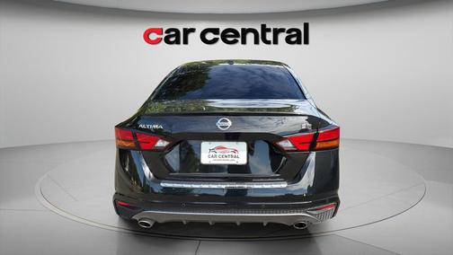 Super Black Clearcoat 2022 Nissan Altima SR FWD
