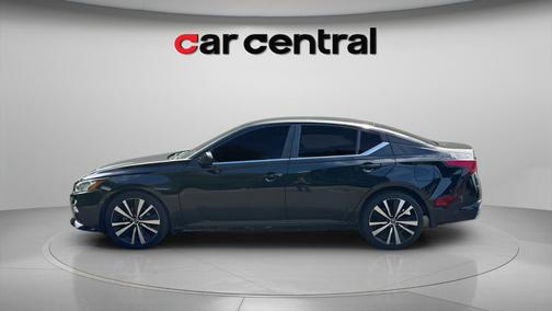 Super Black Clearcoat 2022 Nissan Altima SR FWD