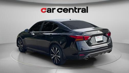 Super Black Clearcoat 2022 Nissan Altima SR FWD