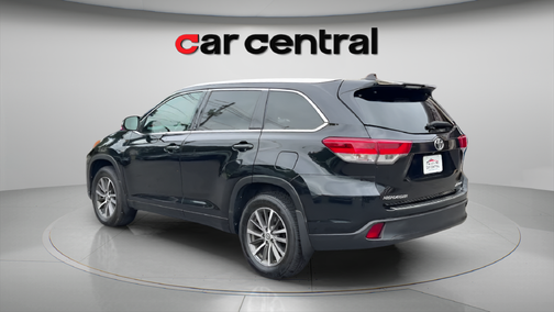 Midnight Black Metallic 2018 Toyota Highlander XLE