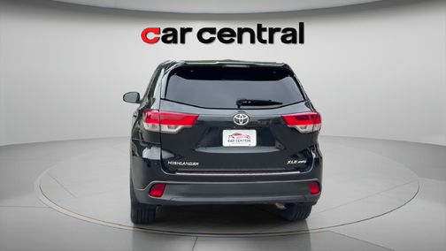 Midnight Black Metallic 2018 Toyota Highlander XLE
