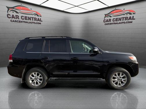 2016 Toyota Land Cruiser Base