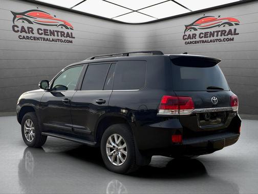 2016 Toyota Land Cruiser Base