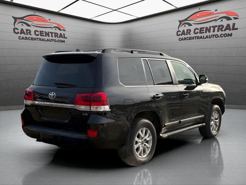 2016 Toyota Land Cruiser Base