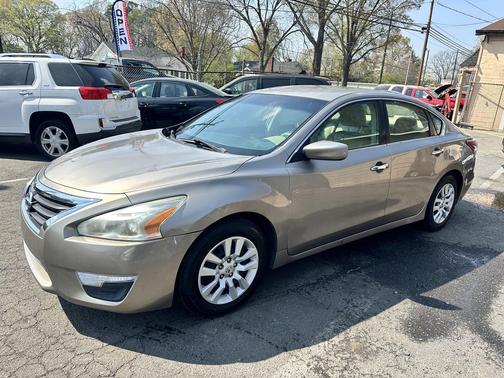 Gold 2013 Nissan Altima SE